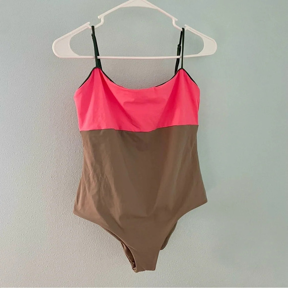 Madewell x Tavik® Scarlett One-Piece Swimsuit in
Colorblock size large - Picture 2 of 10